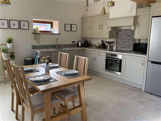 Kitchen table with places for 4 people